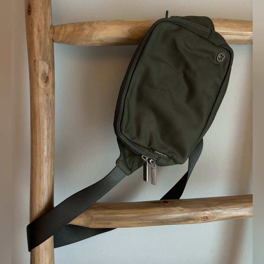Lululemon Forest Green Everywhere Belt Bag 1L